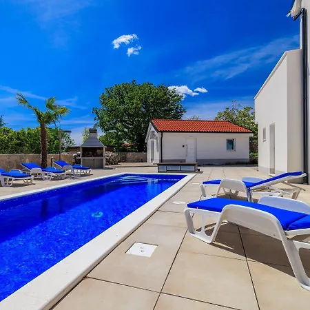 Mit Pool, Balkon Unweit Von Heilschlamm Bucht