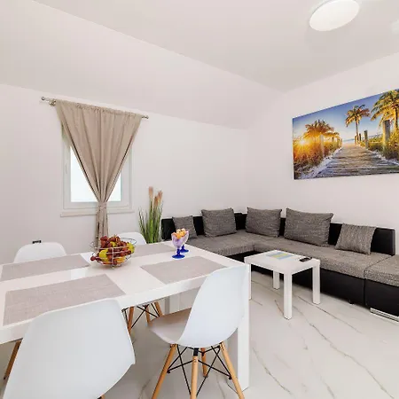 Mit Pool, Balkon Unweit Von Heilschlamm Bucht