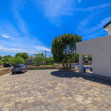 Mit Pool, Balkon Unweit Von Heilschlamm Bucht * Kras