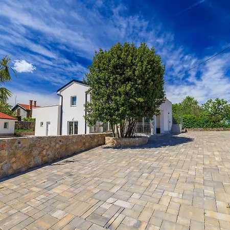 Mit Pool, Balkon Unweit Von Heilschlamm Bucht * Kras