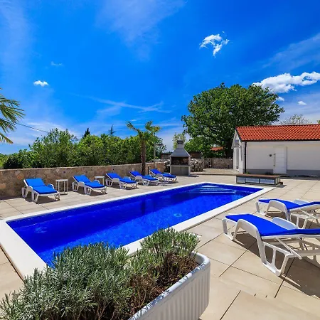 Mit Pool, Balkon Unweit Von Heilschlamm Bucht * Kras