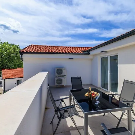 Appartement Mit Pool, Balkon Unweit Von Heilschlamm Bucht
