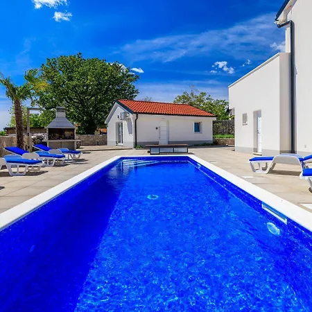 Appartement Mit Pool, Balkon Unweit Von Heilschlamm Bucht Kras