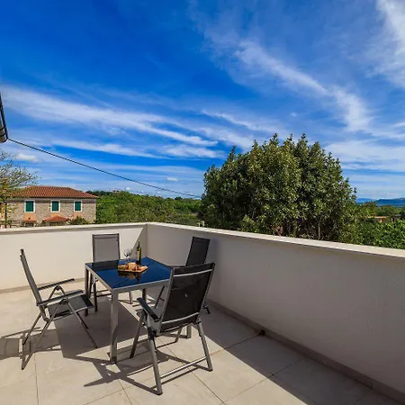 Mit Pool, Balkon Unweit Von Heilschlamm Bucht * Kras