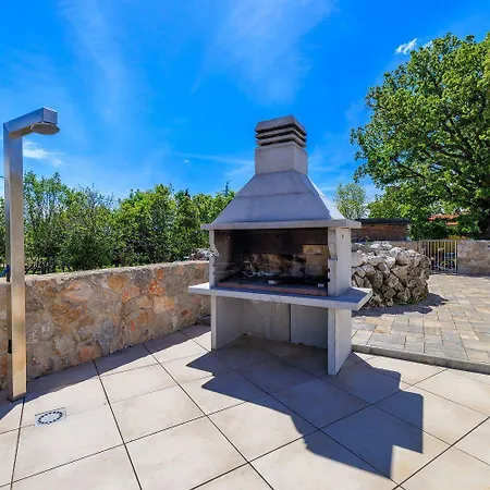 Appartement Mit Pool, Balkon Unweit Von Heilschlamm Bucht Kras