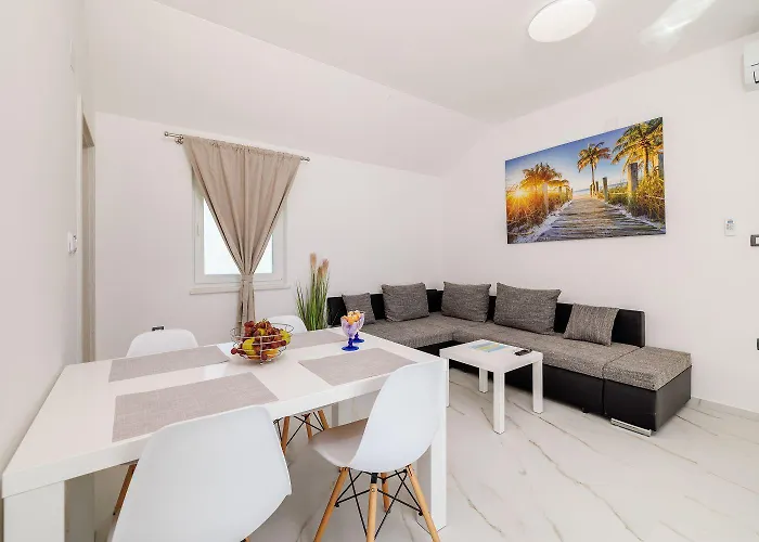 Mit Pool, Balkon Unweit Von Heilschlamm Bucht