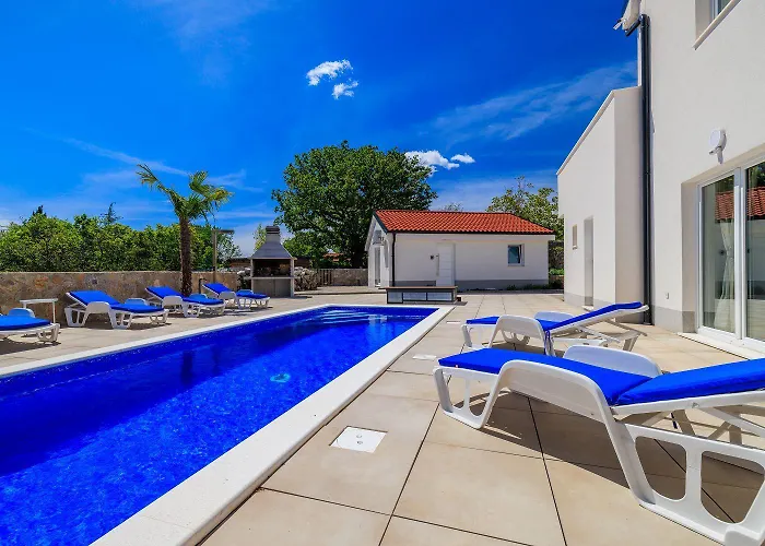 Mit Pool, Balkon Unweit Von Heilschlamm Bucht