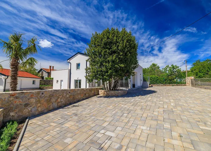 Mit Pool, Balkon Unweit Von Heilschlamm Bucht * Kras