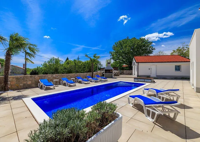 Mit Pool, Balkon Unweit Von Heilschlamm Bucht * Kras