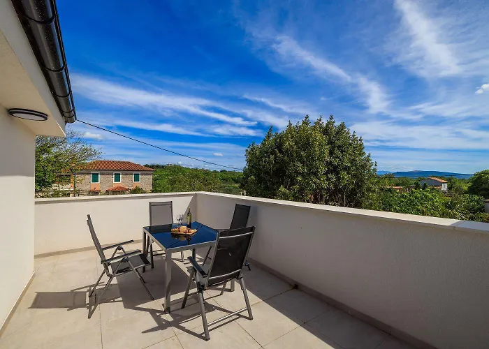 Mit Pool, Balkon Unweit Von Heilschlamm Bucht * Kras